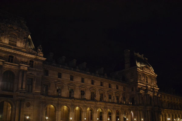 kassel-paris-louvre-at-night